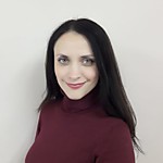Скороговорки на звуки Ш, Ж ***Жужжит над жимолостью жук,Зелёный на жуке кожух.***Мышонку шепчет мышь:“Ты все шуршишь — не спишь”Мышонок шепчет мыши:“Шуршать я буду тише”.***Испугались медвежонка Ёж с ежихой и с ежонком, Стриж с стрижихой и стрижонком.*